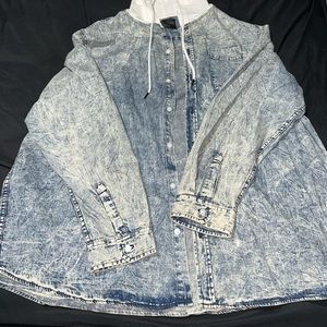 Men’s light coat with hoodie